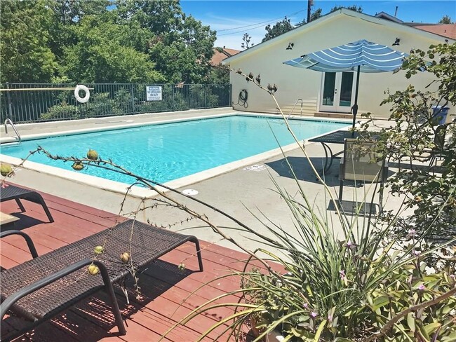 Building Photo - 741 E Oltorf St