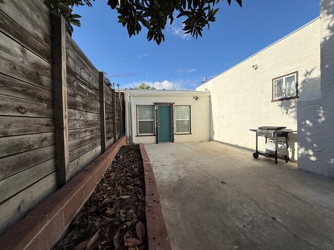 Foto del edificio - 3264 Landis St