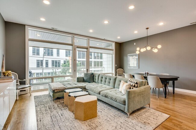 Foto del edificio - 2204 W Chicago Ave