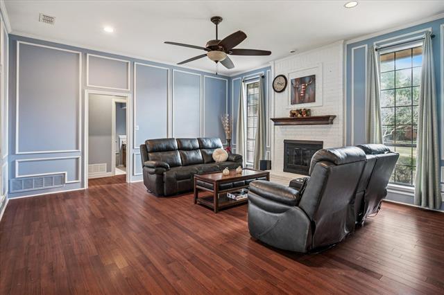 Foto del edificio - 2208 Timberglen Dr