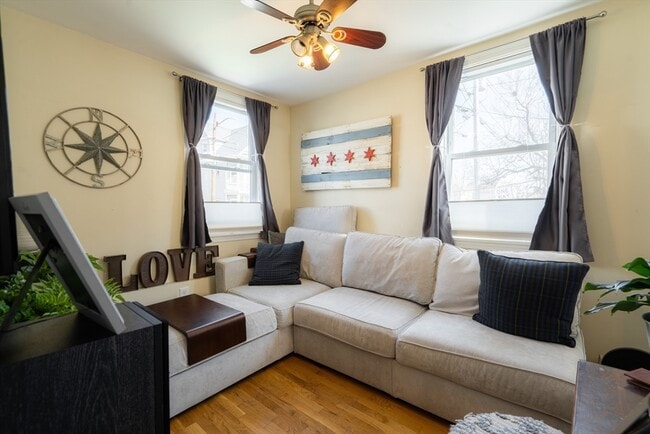 Foto del edificio - 328 Beacon St