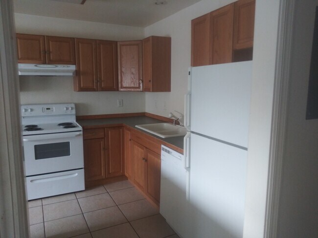 Kitchen - 1927 E Desmet Ave