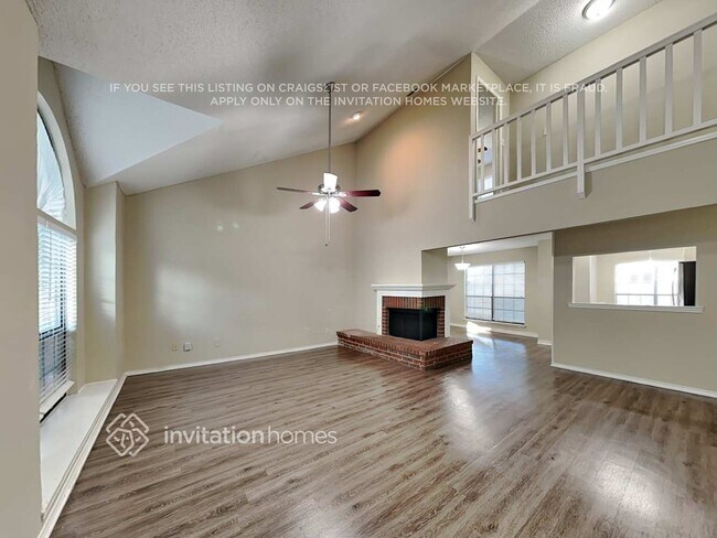 Foto del edificio - 4317 Saugus Dr
