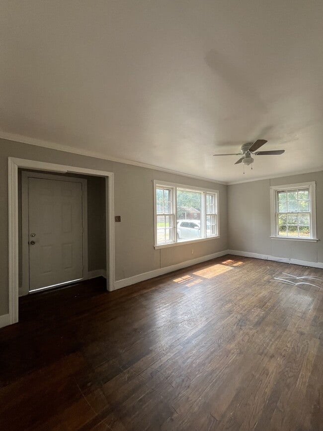 Building Photo - 319 W Cooper St