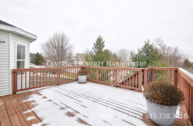 Foto del edificio - 5088 Oakwood Ln