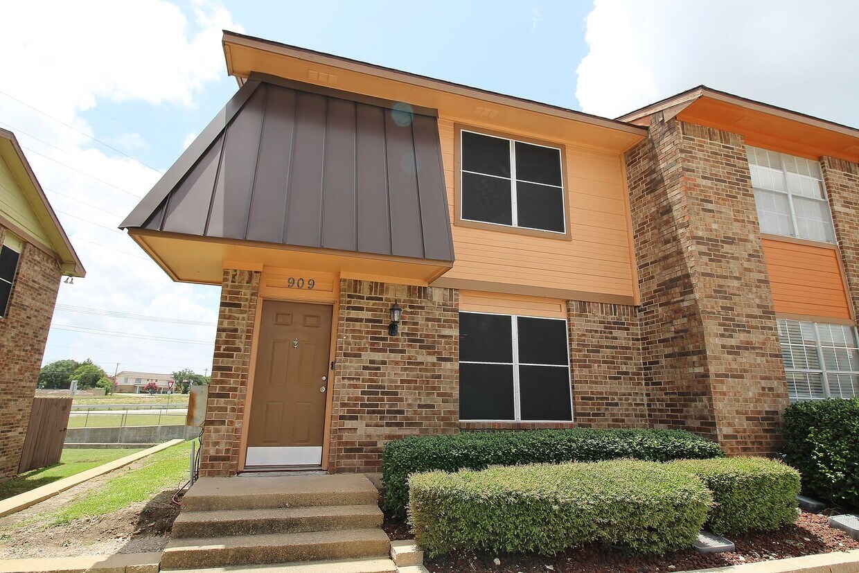 909 Cedar Terrace, Cedar Hill, TX 75104 - Townhome Rentals in Cedar ...