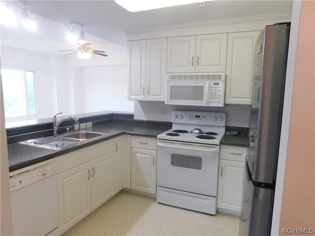 Building Photo - 301 Beacon Ridge Dr