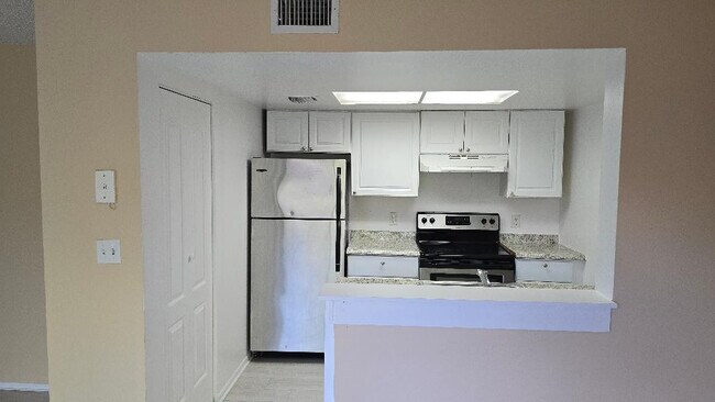 Foto del edificio - 3242 Coral Lake Ln