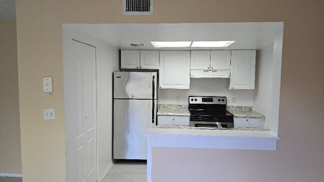 Building Photo - 3242 Coral Lake Ln