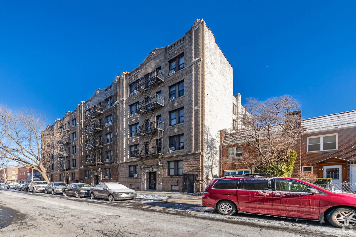 Primary Photo - 31-15 32nd St