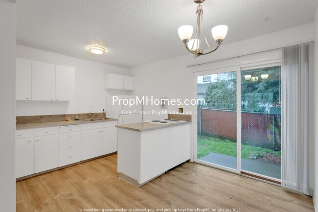 Foto del edificio - Updated Two Bedroom First Floor Unit in the Heart of Oregon City