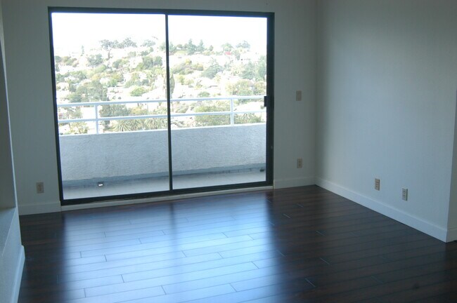 Foto del edificio - 1425 Columbia Dr