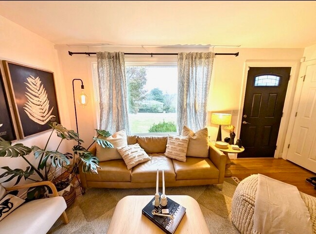 Building Photo - 2000 Upland Dr