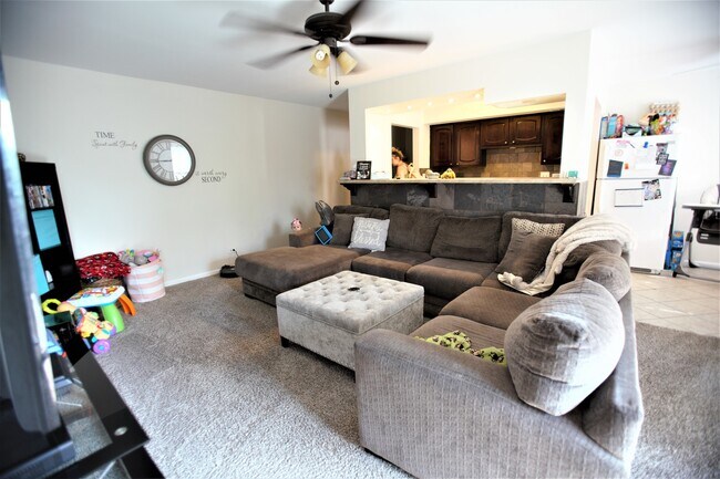 Building Photo - 2210 Country Club Dr
