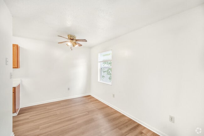 2BR, 1BA - 880SF - Dining Room - Burnt Ordinary