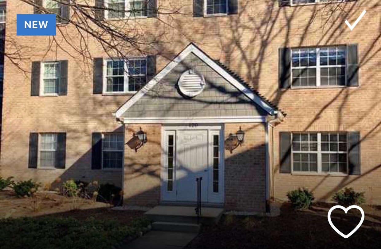 152 E Winchester Rd Unit E, Libertyville, IL 60048 Condo for Rent in