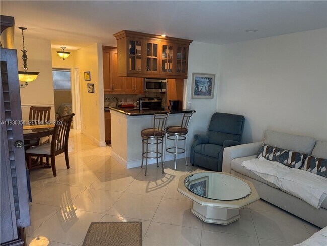 Building Photo - 467 Golden Isles Dr