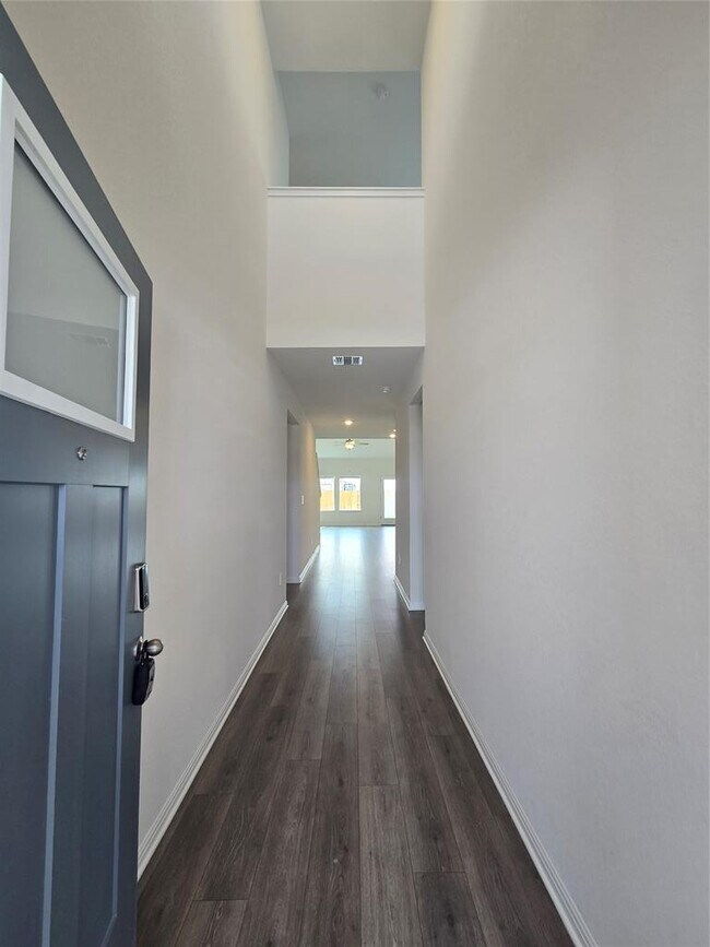 Building Photo - 715 Universal Dr