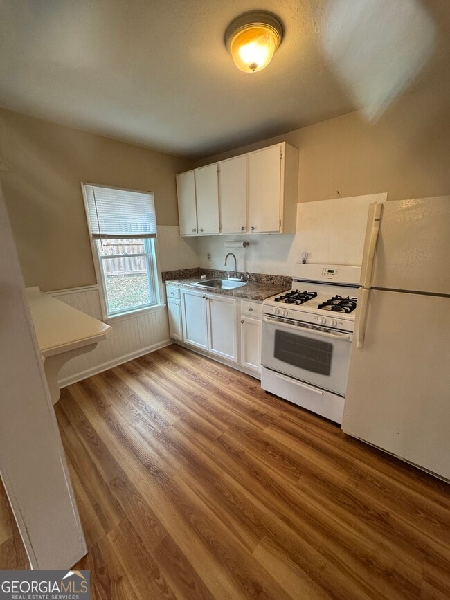 Building Photo - 105 Mechanic St SE