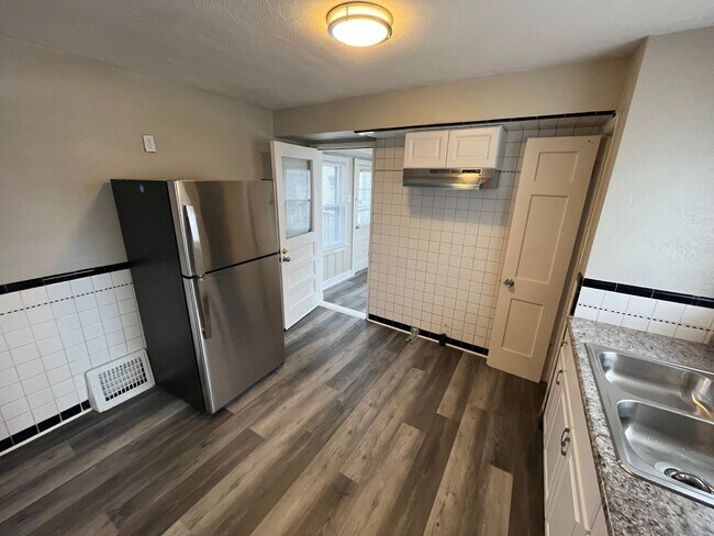 Building Photo - Renovated Two Bedroom with Attached Garage...