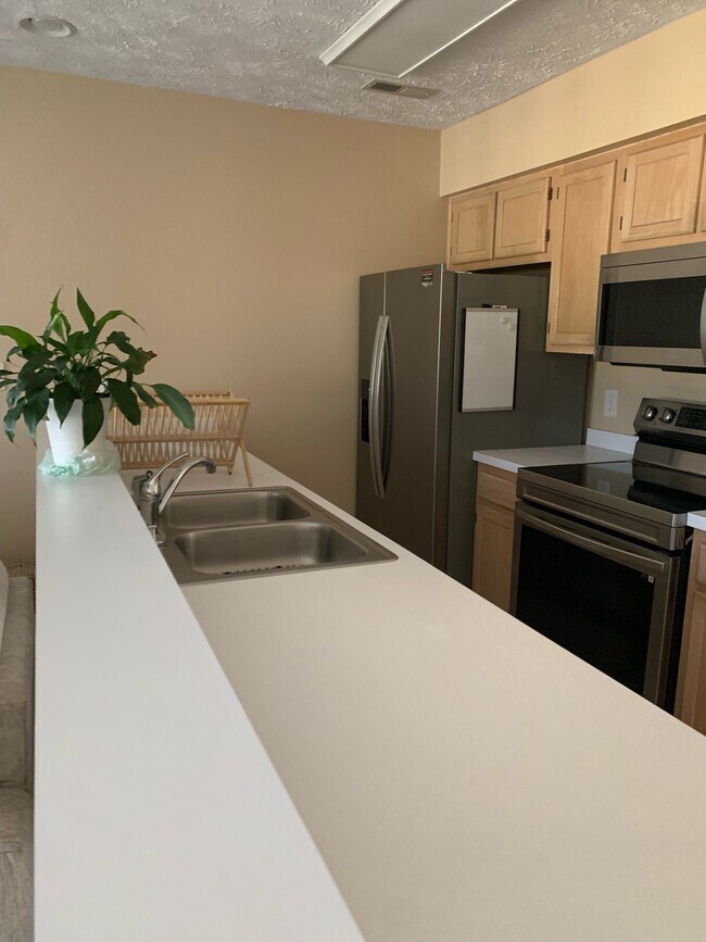 Kitchen - 649 Tupelo Ln