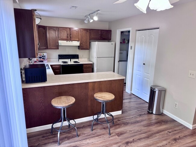 Building Photo - 1720 Azealea Ct
