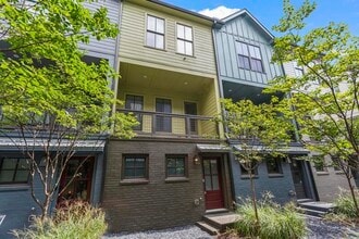 Building Photo - 1066 Crest Cir SE