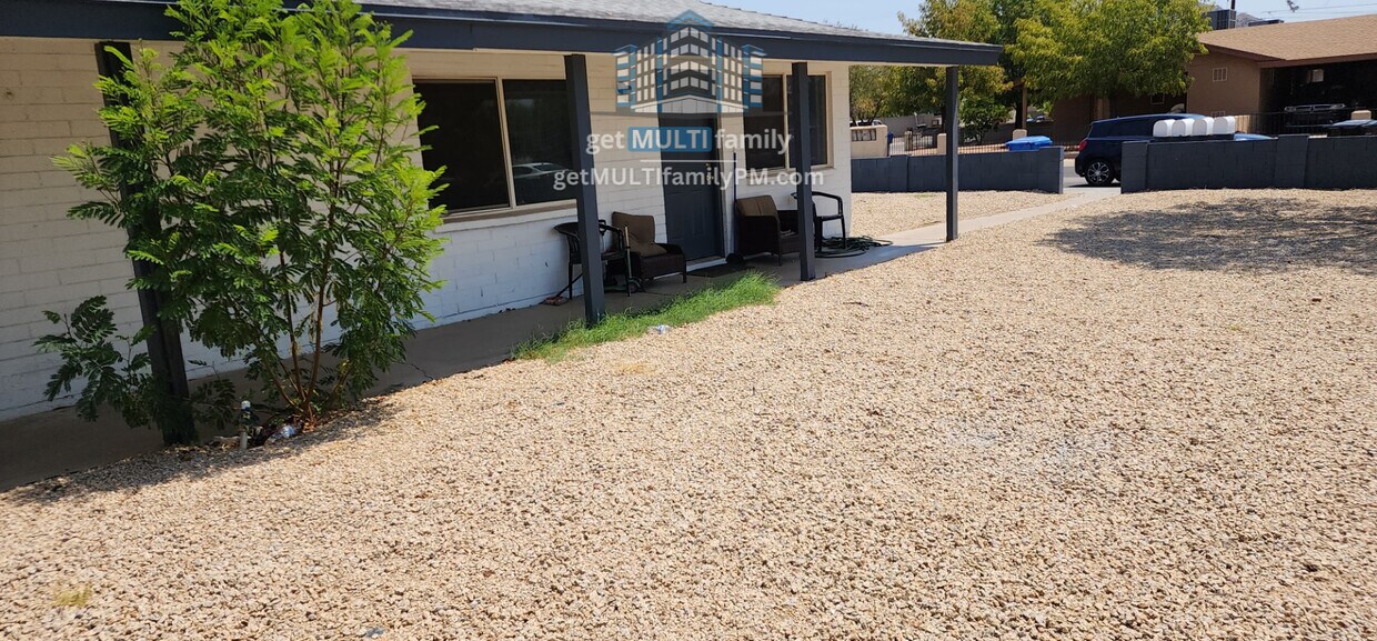 Primary Photo - Cozy Home in Vibrant Area!