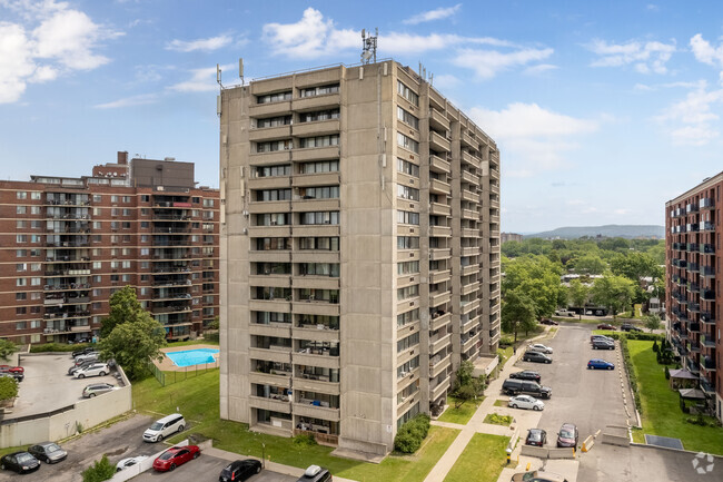 Building Photo - Place Deguire