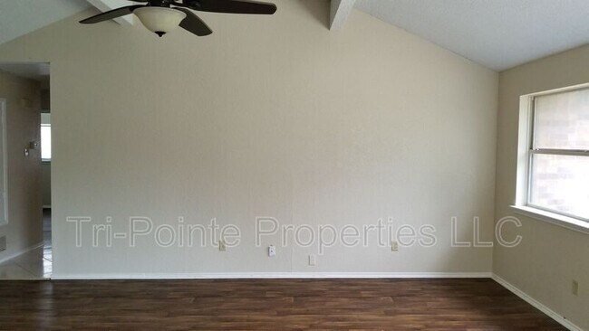 Building Photo - 3037 Colony Dr