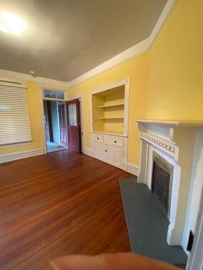 Living area - 1353 La France St NE