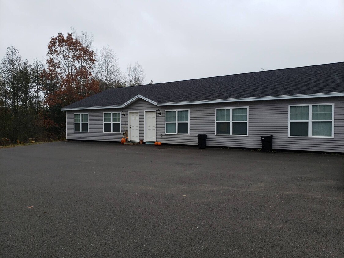 512 Lake Rd Unit A, Levant, ME 04456 Room for Rent in Levant, ME