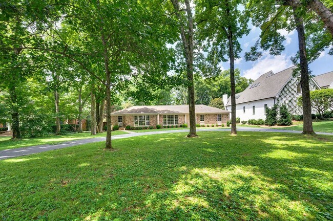 Foto del edificio - Charming 3BR/2.5BA Ranch-Style Home in the...