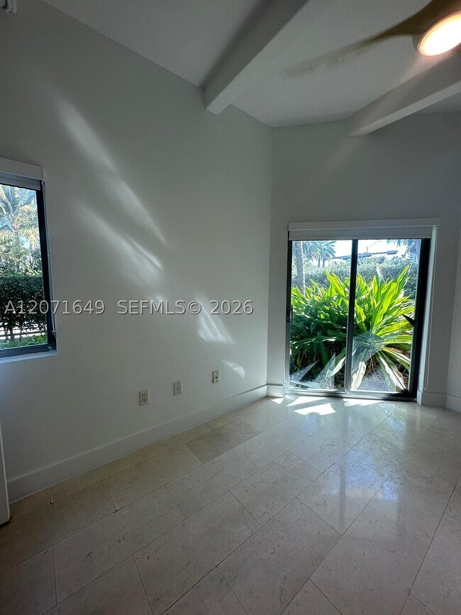 Foto del edificio - 7728 Collins Ave