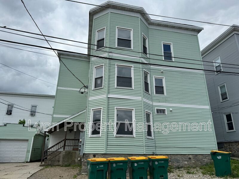 19 Chester St Unit 1R, Woonsocket, RI 02895 Condo for Rent in