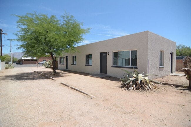 Building Photo - 3830 E Fairmount St