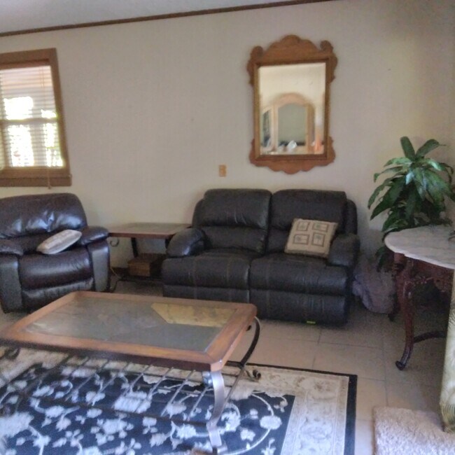 Foto del edificio - 2265 Mimosa Ave