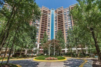 Building Photo - 10101 Grosvenor Pl