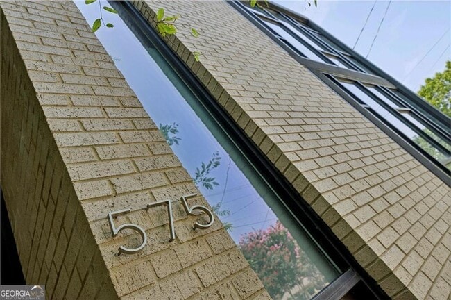 Building Photo - 575 Highland Ave NE