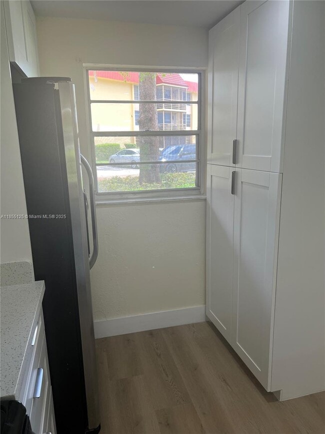 Foto del edificio - 3490 Foxcroft Rd