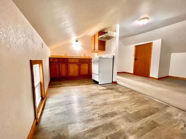 Building Photo - 1132 S 10th St