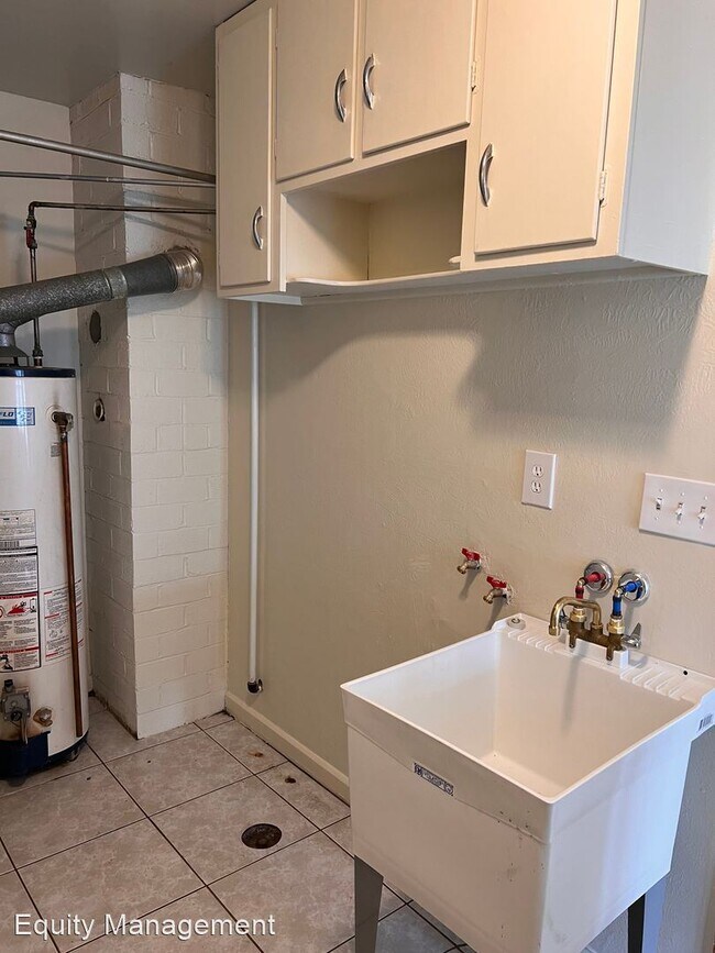 Foto del edificio - 3 br, 1 bath House - 445 N. Glenellen Ave