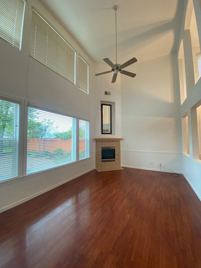 Building Photo - Gorgeous Open Floorplan in Empire Ranch of...