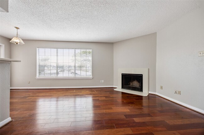 Building Photo - 2750 Holly Hall St