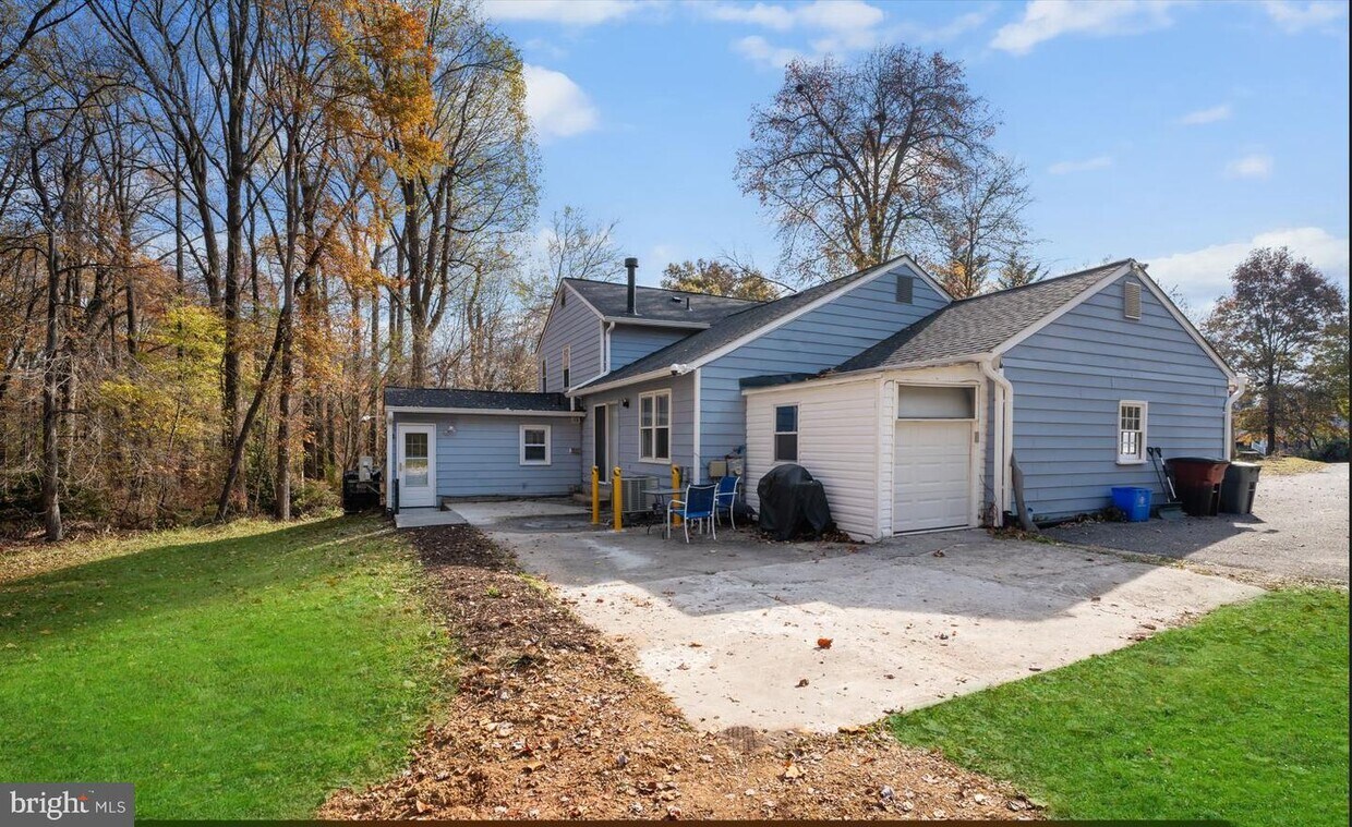 Primary Photo - 1212 Rainbow Dr