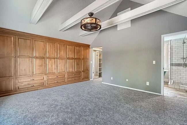 Foto del edificio - August 2026 Lakewood 5 Bedroom 2.5 Bathroom House with HUGE Backyard