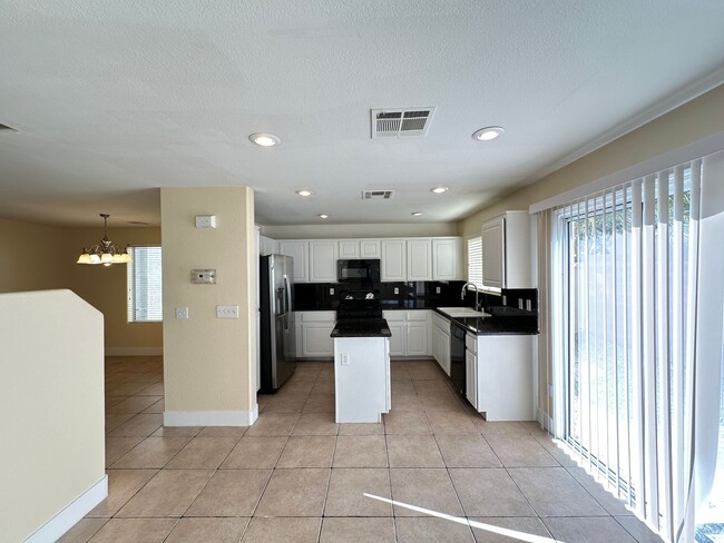 Building Photo - FALCON POINTE