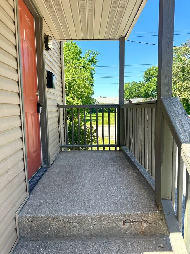 Building Photo - S0101-MF3-E1