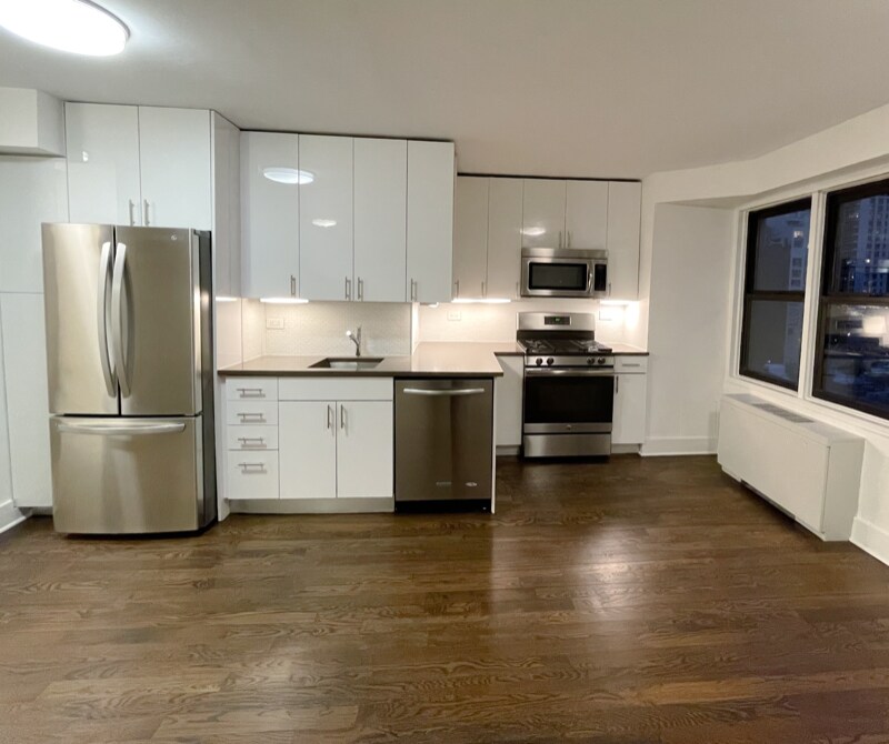 Building Photo - 442 2nd Ave