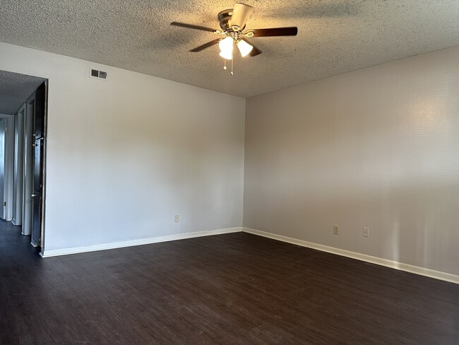 Building Photo - 120 Regency Ave